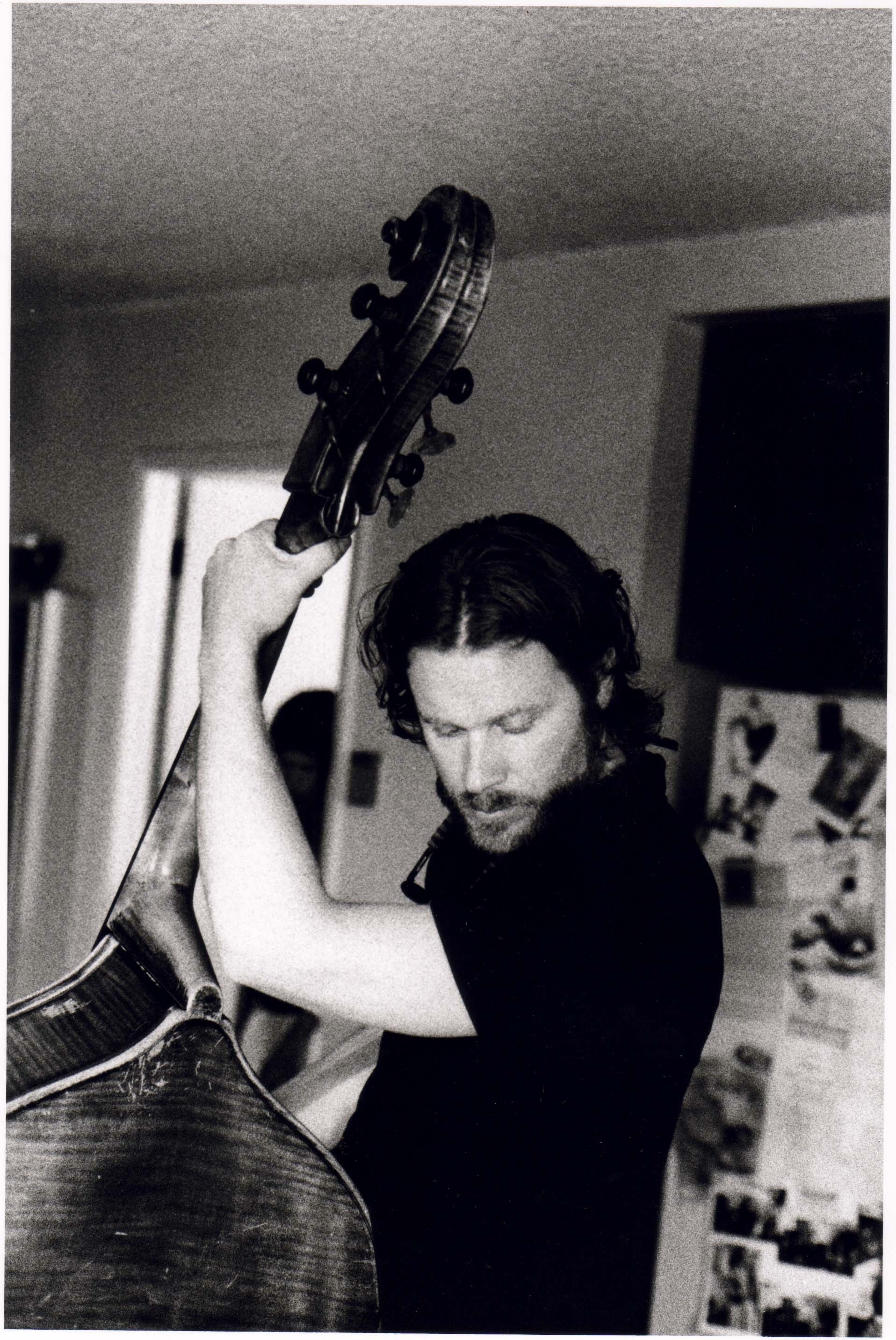 Tom_w_ bass